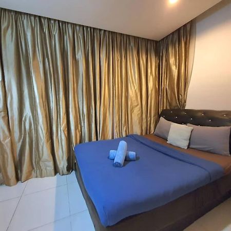 Regalia Suites Klcc View Rooftop Infinity Pool By Angkasa Homes กัวลาลัมเปอร์ ภายนอก รูปภาพ