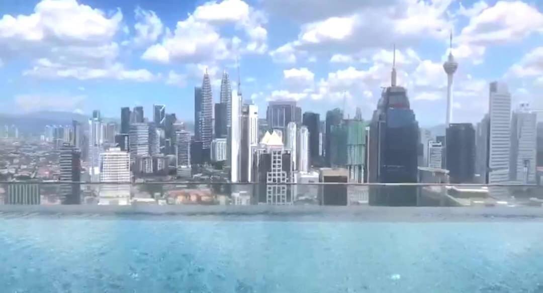 Regalia Suites Klcc View Rooftop Infinity Pool By Angkasa Homes กัวลาลัมเปอร์ ภายนอก รูปภาพ