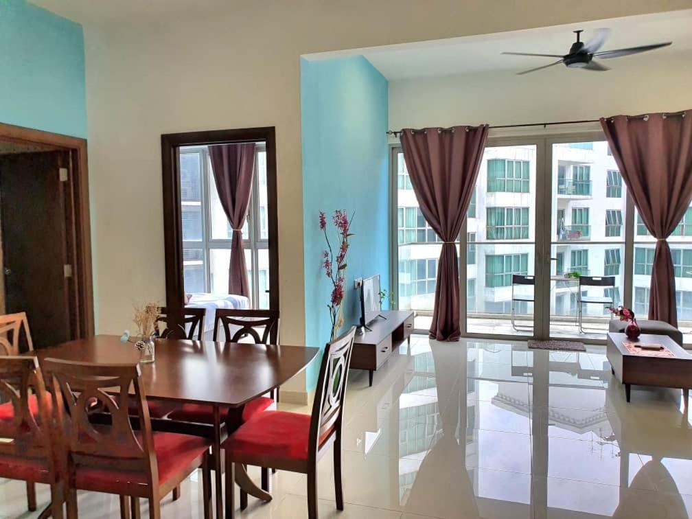 Regalia Suites Klcc View Rooftop Infinity Pool By Angkasa Homes กัวลาลัมเปอร์ ภายนอก รูปภาพ