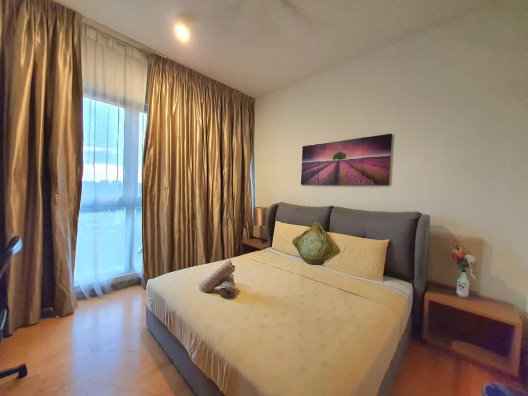 Regalia Suites Klcc View Rooftop Infinity Pool By Angkasa Homes กัวลาลัมเปอร์ ภายนอก รูปภาพ