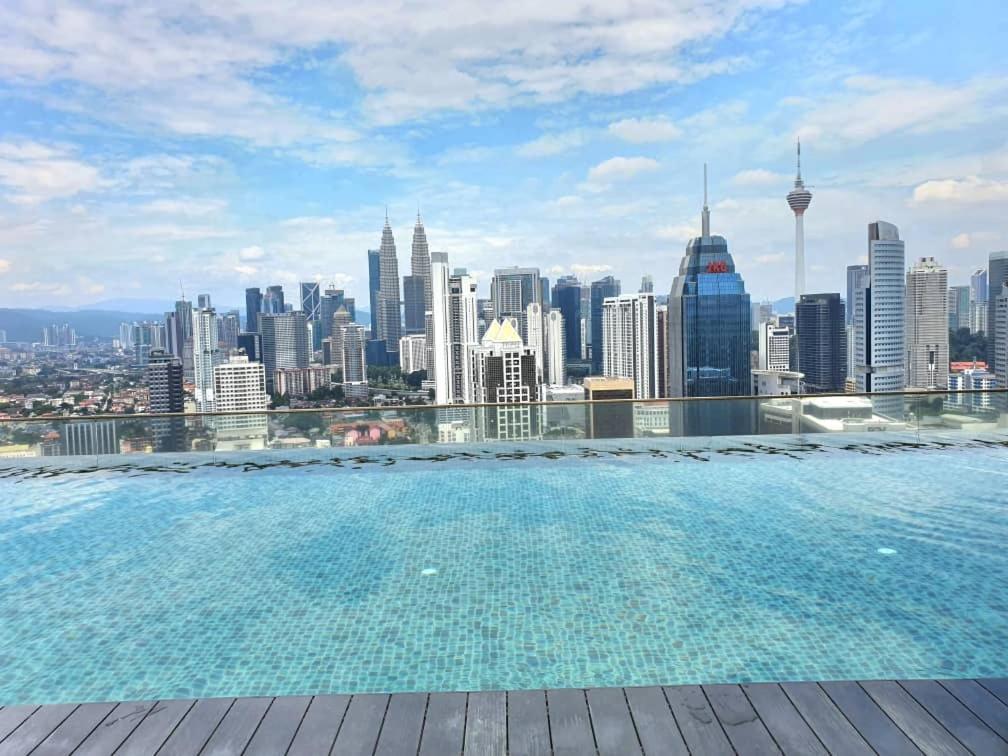 Regalia Suites Klcc View Rooftop Infinity Pool By Angkasa Homes กัวลาลัมเปอร์ ภายนอก รูปภาพ
