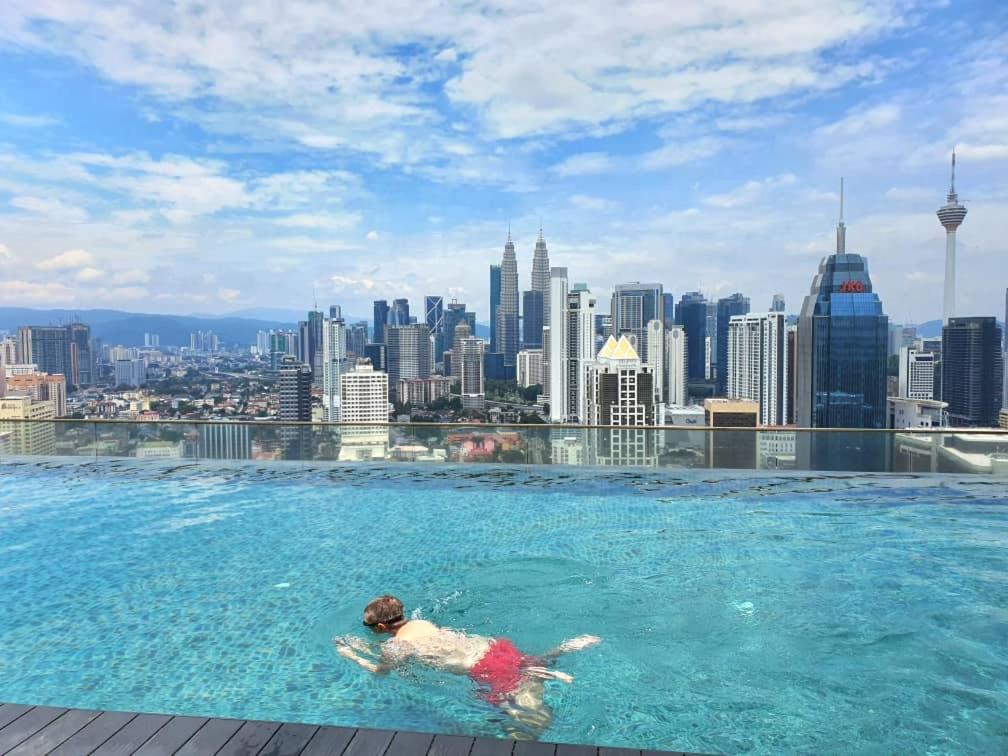 Regalia Suites Klcc View Rooftop Infinity Pool By Angkasa Homes กัวลาลัมเปอร์ ภายนอก รูปภาพ