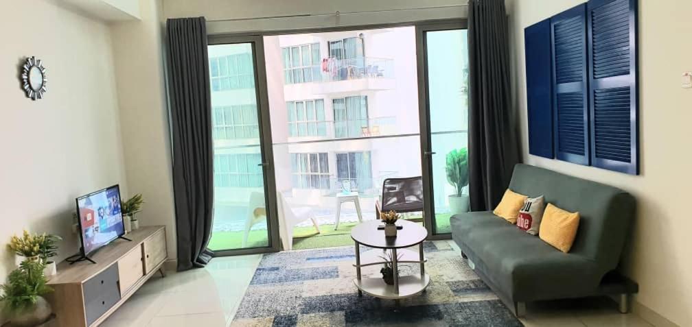 Regalia Suites Klcc View Rooftop Infinity Pool By Angkasa Homes กัวลาลัมเปอร์ ภายนอก รูปภาพ