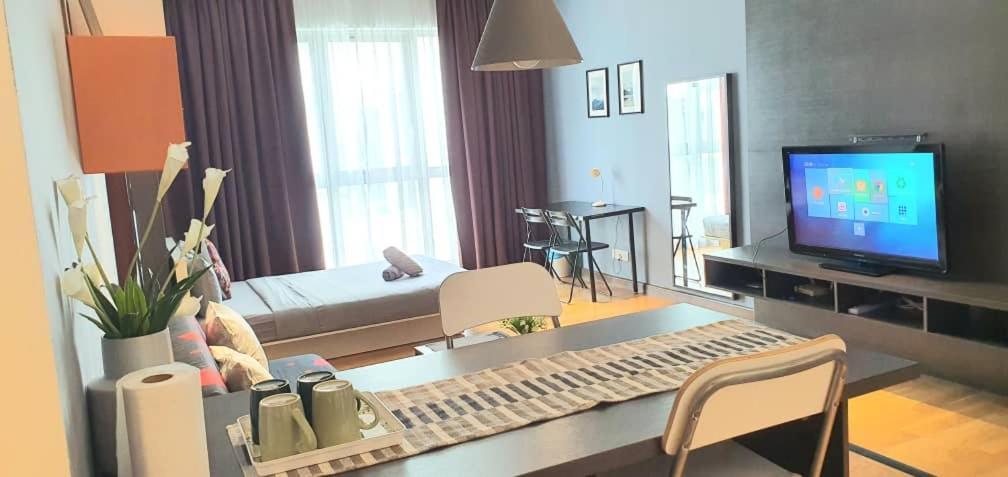 Regalia Suites Klcc View Rooftop Infinity Pool By Angkasa Homes กัวลาลัมเปอร์ ภายนอก รูปภาพ