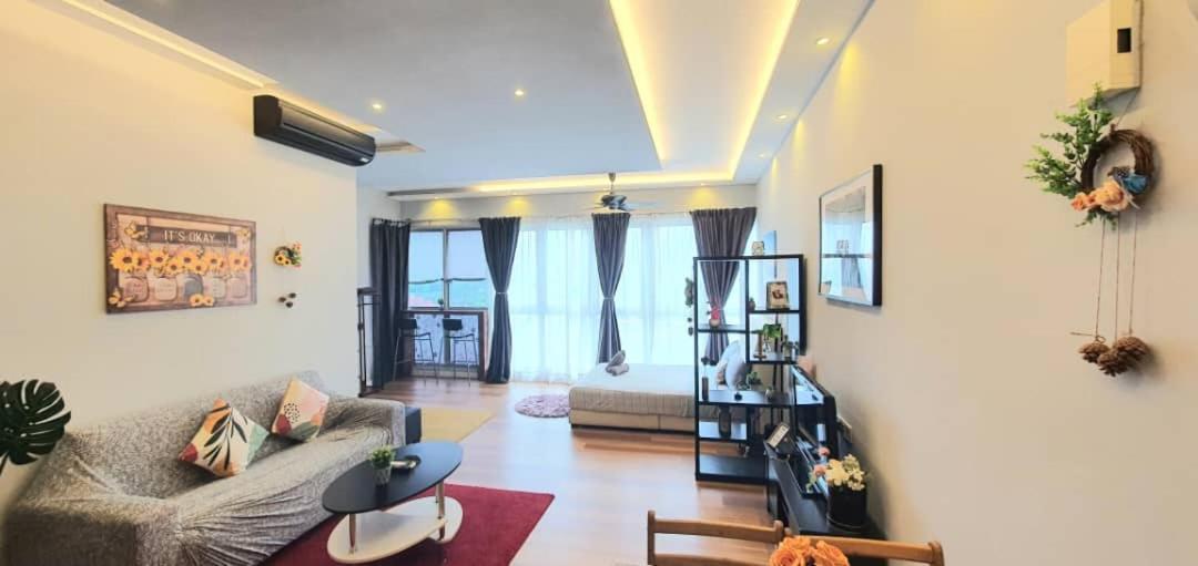 Regalia Suites Klcc View Rooftop Infinity Pool By Angkasa Homes กัวลาลัมเปอร์ ภายนอก รูปภาพ