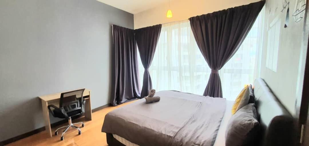 Regalia Suites Klcc View Rooftop Infinity Pool By Angkasa Homes กัวลาลัมเปอร์ ภายนอก รูปภาพ