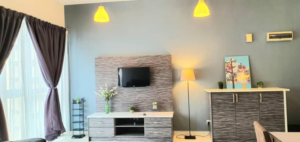Regalia Suites Klcc View Rooftop Infinity Pool By Angkasa Homes กัวลาลัมเปอร์ ภายนอก รูปภาพ