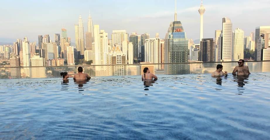 Regalia Suites Klcc View Rooftop Infinity Pool By Angkasa Homes กัวลาลัมเปอร์ ภายนอก รูปภาพ