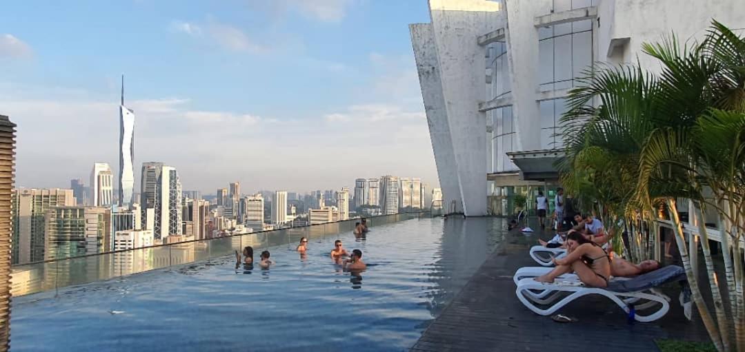 Regalia Suites Klcc View Rooftop Infinity Pool By Angkasa Homes กัวลาลัมเปอร์ ภายนอก รูปภาพ